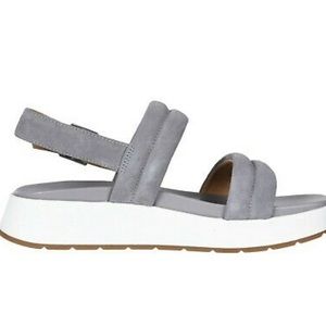 UGG Lynnden Women’s Sandal